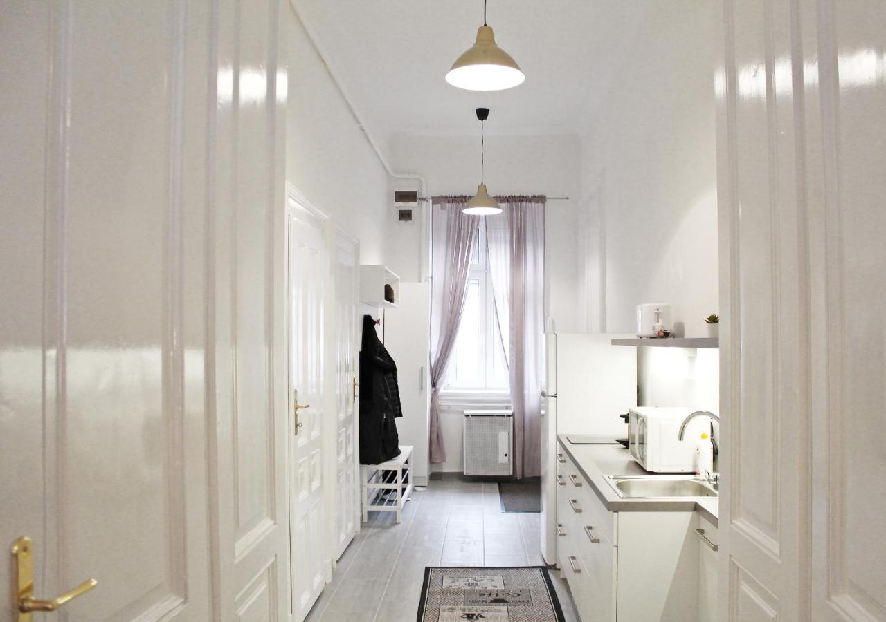 Luxury New Apartment With Gallery At Dob Street Nearby Gozsdu Court Budapest Eksteriør bilde
